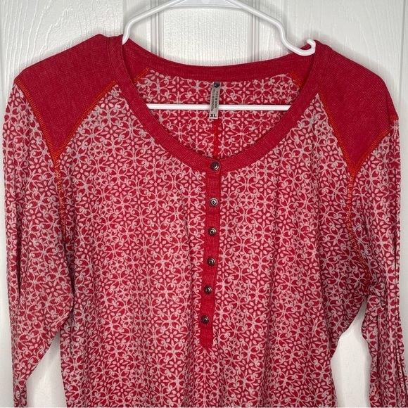 Kuhl Mia Henley Waffle Knit Thermal Top in Red/White Batik Floral Gorpcore XL - Picture 4 of 14